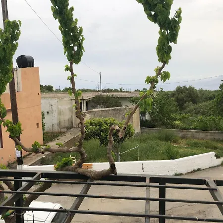Good Heart Apartment Kroustas